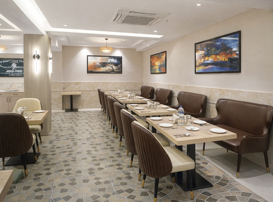 Cozzet Royale restaurant Gossip Bistro