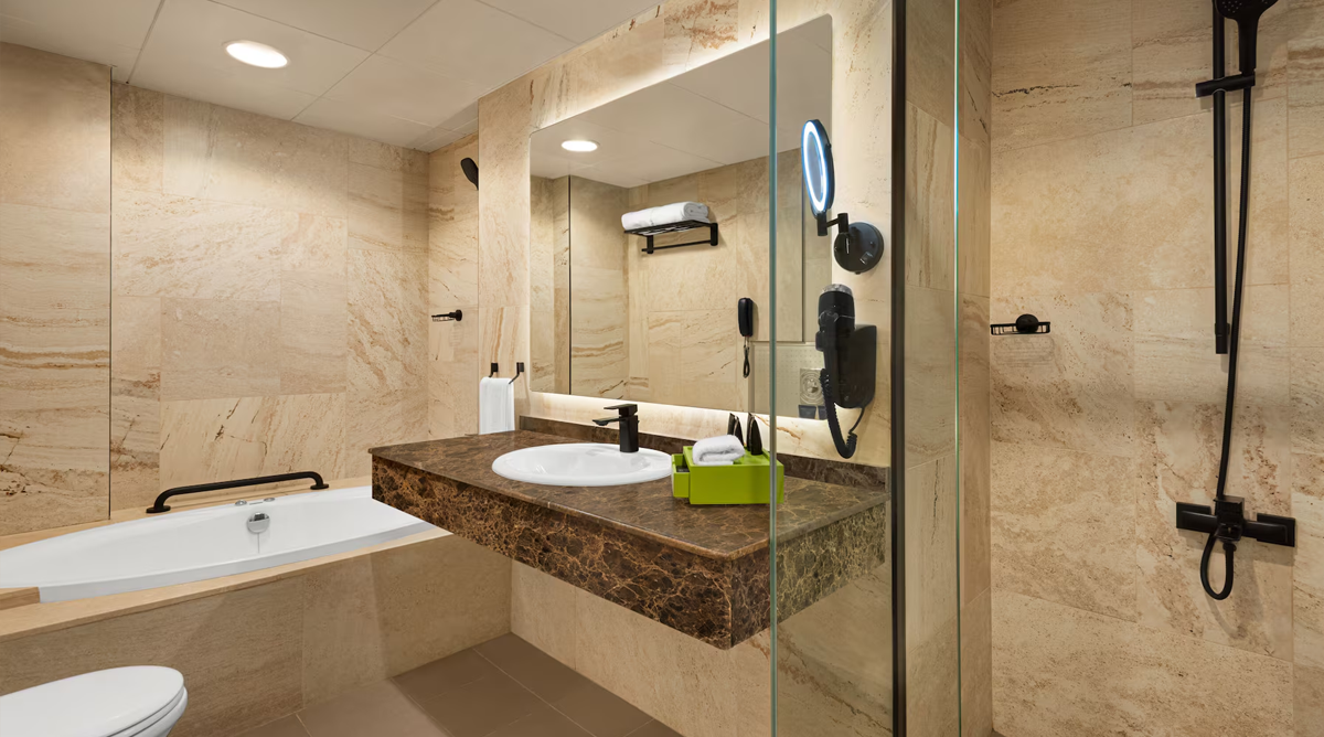 La Quinta - Bathroom
