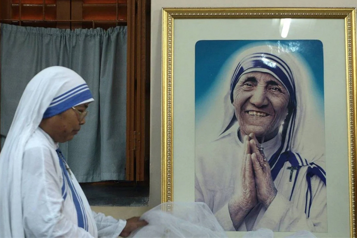 Mother House or Missionaries of Charity was established by Mother Teresa in 1950. Mother Teresa's Tomb is also in this house and allow the followers to pay their respect to Mother Teresa.