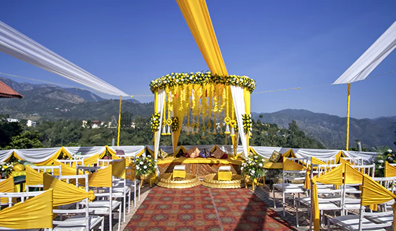 Mountainous celebration: A wedding banquet with breath-taking views.